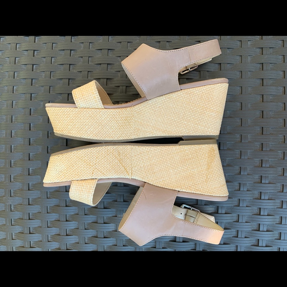 Lorianne platform sandal from Calvin Klein. Sz 7.5
